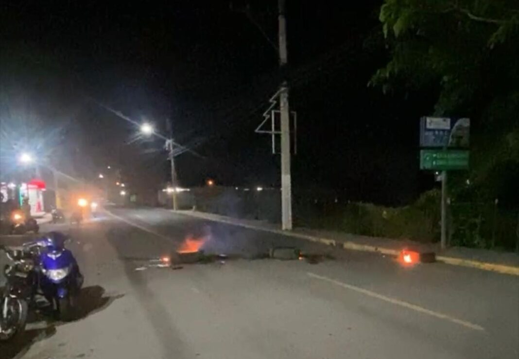 Protesta enciende tensión en Hatico por deterioro de calles