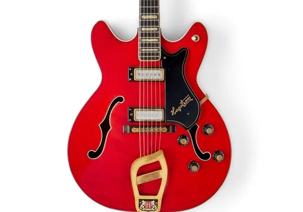 Sotheby’s subastará en Nueva York la guitarra rojo cerezo del ‘Rey del Rock’ Elvis Presley
