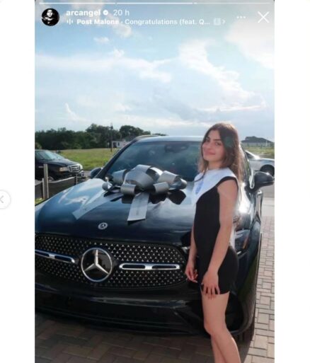 Arcángel sorprende a su hija Lucero con un lujoso Mercedes-Benz por su graduación