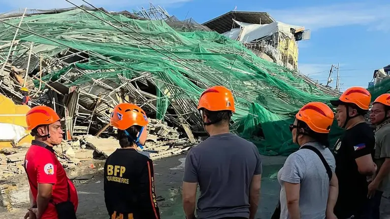Al menos treinta desaparecidos deja el colapso de un edificio en construcción en Filipinas