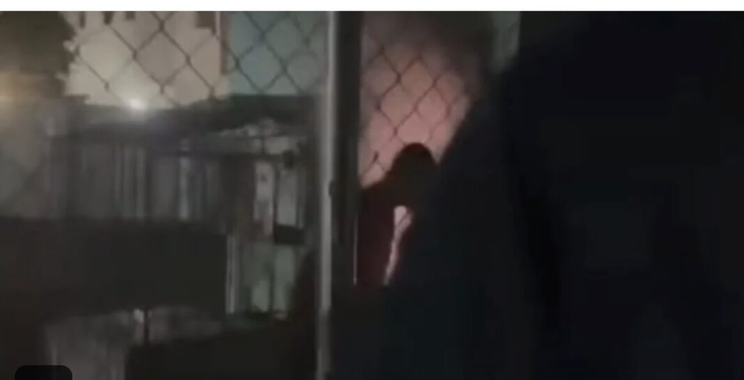 Corto circuito provoca incendio y desata pánico en play de sóftbol de Monte Plata