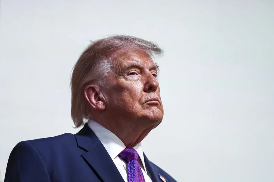 Trump carga de nuevo contra candidatos republicanos que critican su gestión
