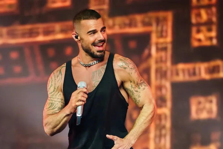 Ricky Martin reanuda concierto en Montenegro tras ser interrumpido por lanzamiento de gas lacrimógeno