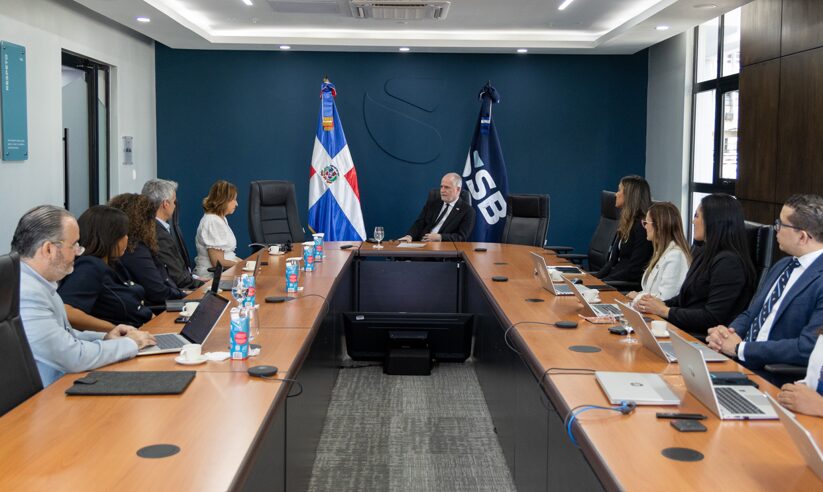 RD marca un hito regional en inclusión financiera al adoptar el WE Finance Code