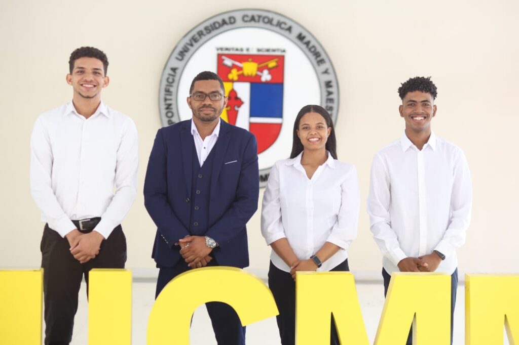 Estudiantes dominicanos clasifican a final tecnológica en China