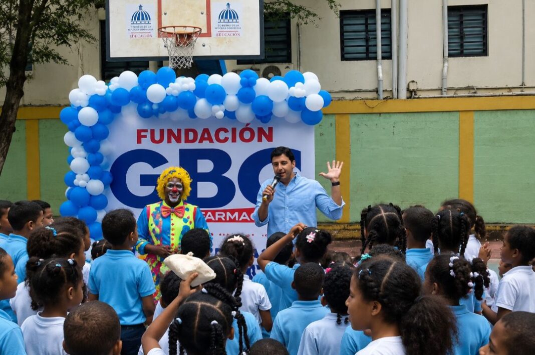 Fundación GBC celebra cumpleaños niños de la Escuela Madame Germaine en El Millón y reconoce a estudiantes