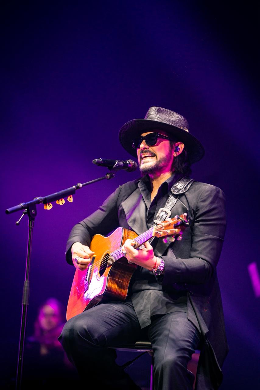 Santo Domingo cantó con Beto Cuevas en una velada acústica en el Teatro Nacional
