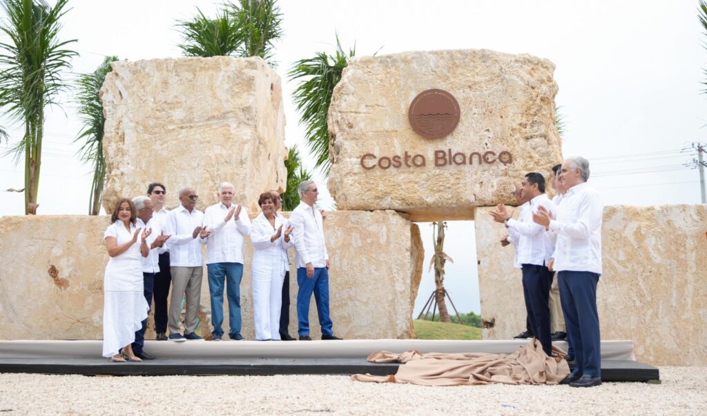Presidente anuncia inversión de RD$20 mil millones en Boca Chica