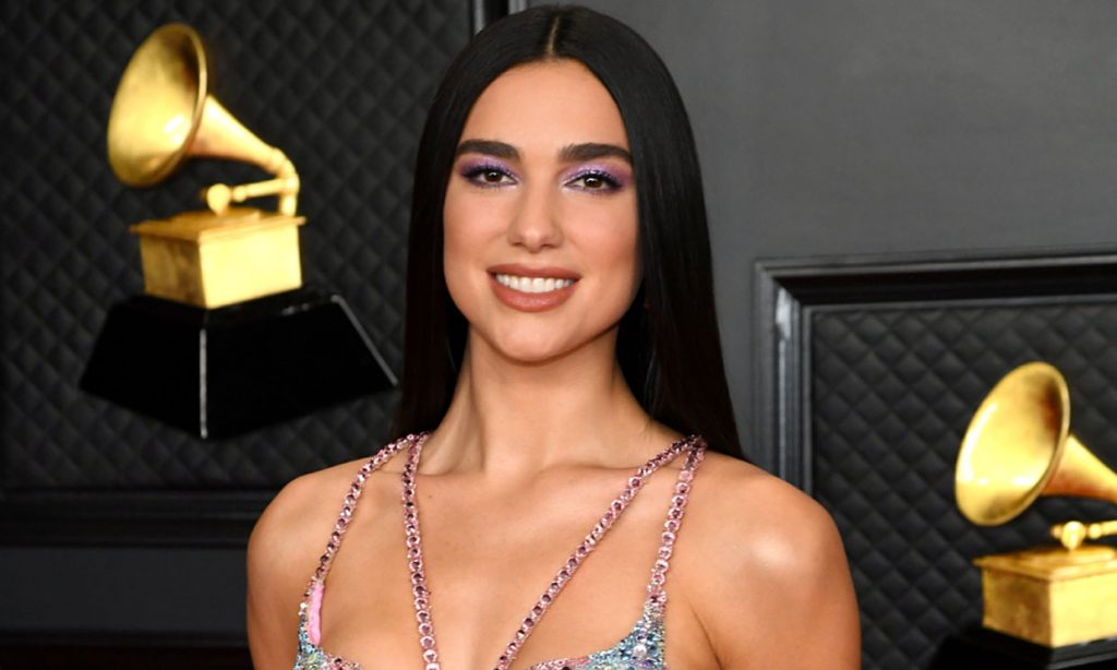 Dua Lipa demanda a Samsung por 15 millones de dólares por uso no autorizado de su imagen