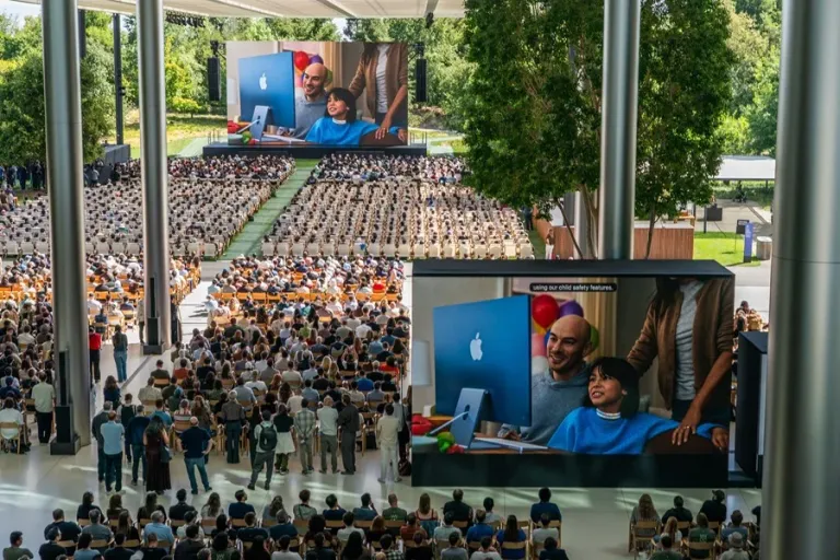 Apple reestructura su sistema de IA y critica a sus rivales por disputar una carrera tecnológica «sin sentido»