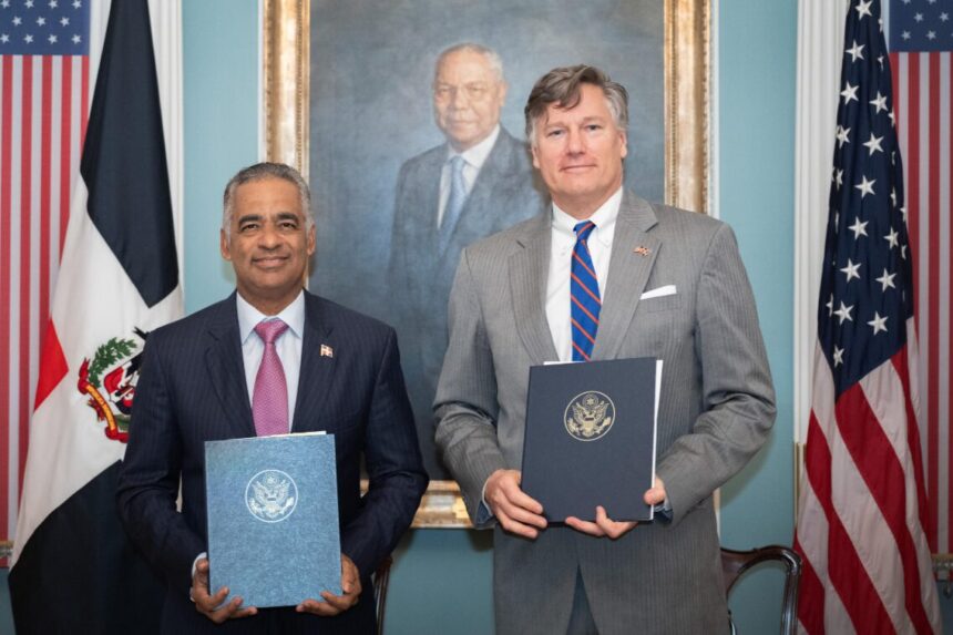 EEUU y RD firman acuerdo para energía nuclear civil