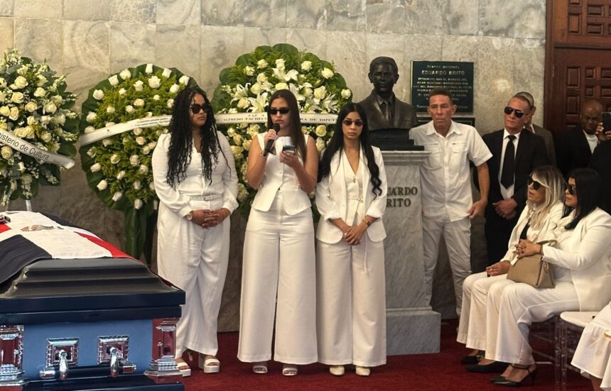 “Ver el cariño con el que despiden a nuestro padre nos llena de orgullo”, expresan las hijas de Alex Bueno