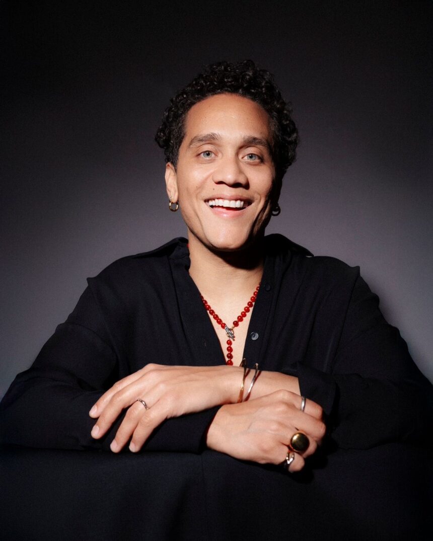 Yasser Tejeda lleva la música dominicana a Netflix en la nueva película de JLo