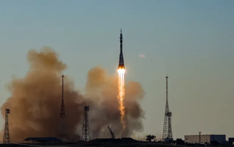 Rusia lanza la nave Soyuz MS-29 con tres tripulantes a bordo rumbo a la Estación Espacial