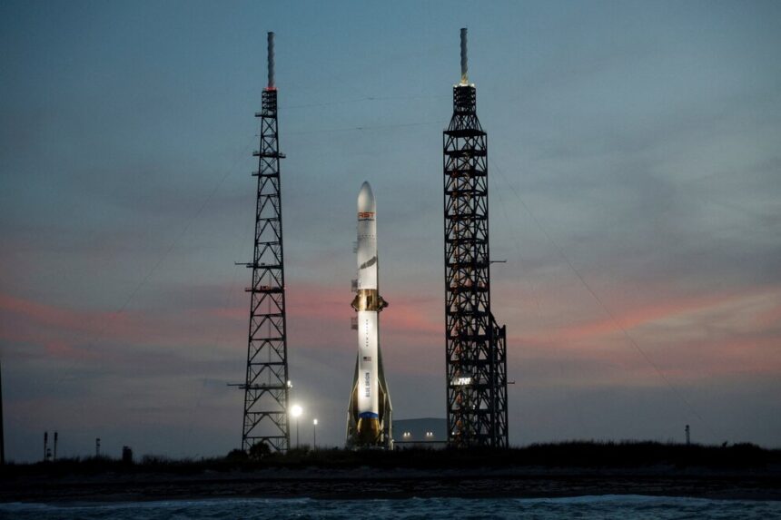 Bezos le pisa los talones a Elon Musk: Blue Origin busca recaudar USD 10.000 millones para competir con SpaceX