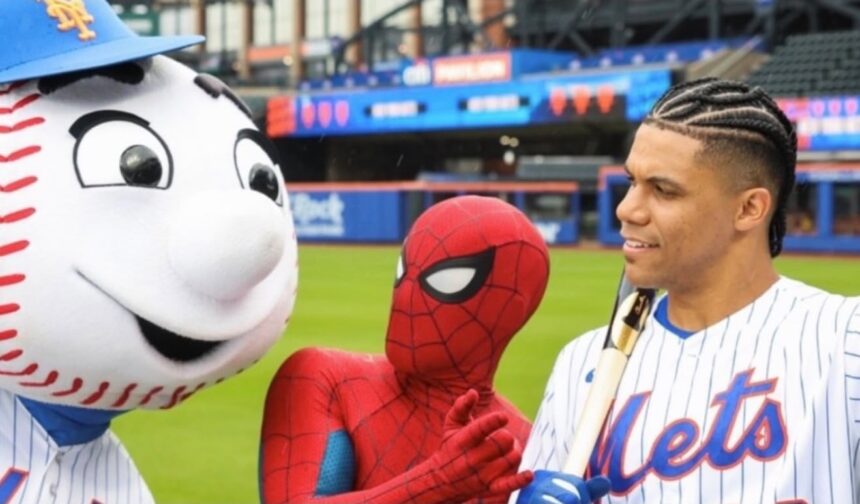 Juan Soto se deja atrapar por la tela de araña de Spider-Man