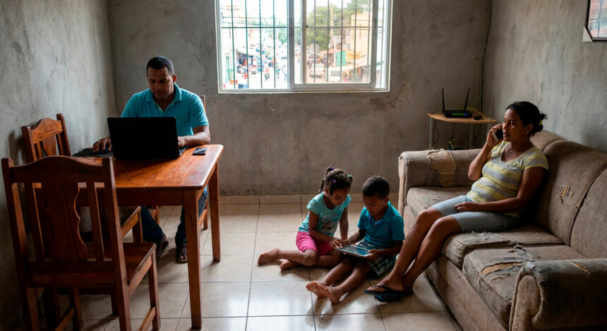Más del 43 % de los hogares dominicanos aún no tiene acceso a internet
