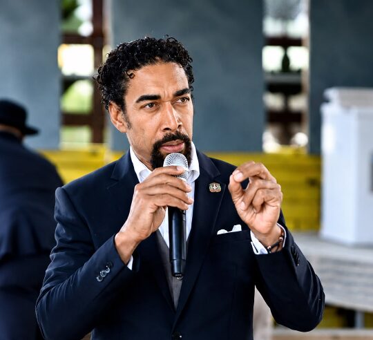 Oscar Abreu cuestiona la interrupción del Premio Nacional de Artes Visuales: “Un país que deja de honrar a sus artistas comienza a olvidar su historia”