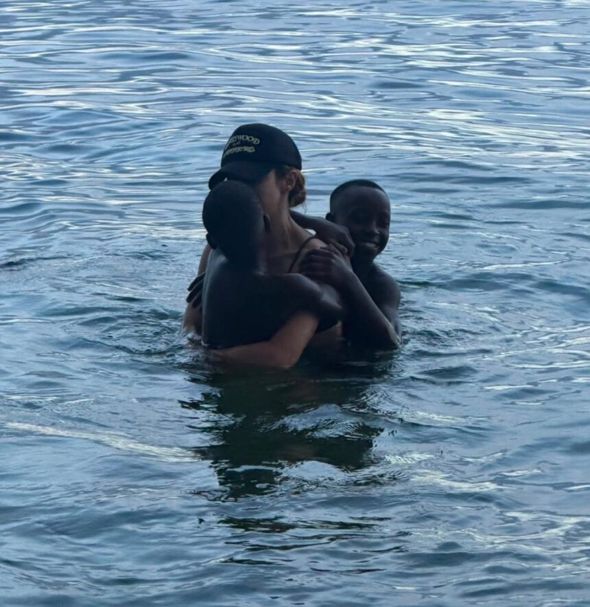 Shakira llevó a los bailarines de Ghetto Kids a la playa por primera vez; así se despidió la artista de las vacaciones junto a los chicos