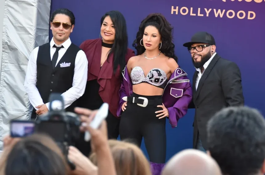 Hermanos de la fallecida cantante Selena se enfrentan en una demanda millonaria en EE.UU.