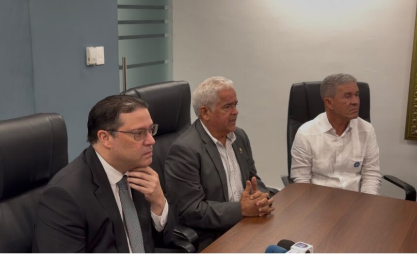 Estaciones continuarán aceptando tarjetas el viernes tras reunión en el MICM