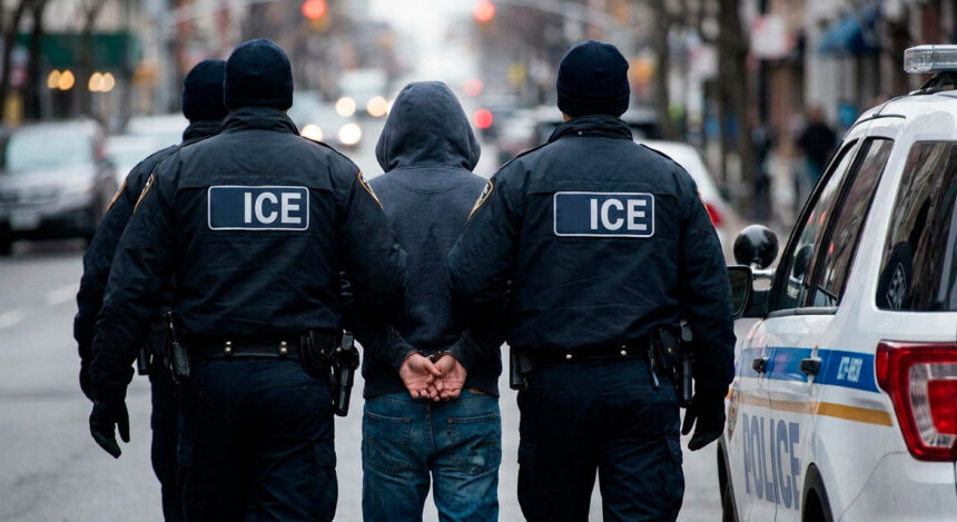 Denuncian que ICE deja de mostrar dónde están miles de detenidos con orden de deportación