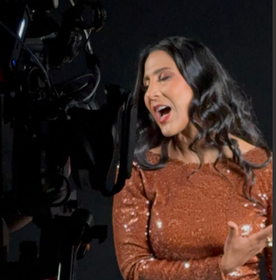 Nathalie Peña-Comas alcanza el número uno de audiencia y tocadas en Pop RD con «Sombras nada más»