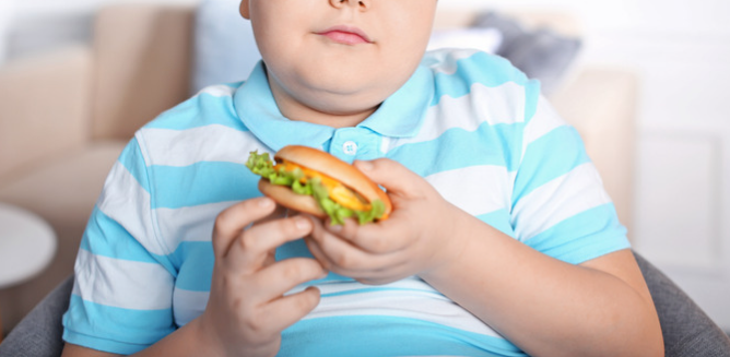 La obesidad entre niños y adolescentes se cuadruplica desde 1990 y afecta a 170 millones