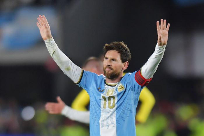 Ante más de 85 mil fanáticos, Lionel Messi pone fin a su carrera de 21 años en el futbol