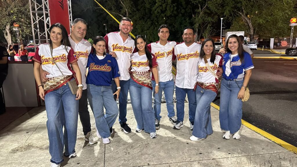 Rawayana llega a Santiago con una primera función sold out abarrotada de sabor y banderas