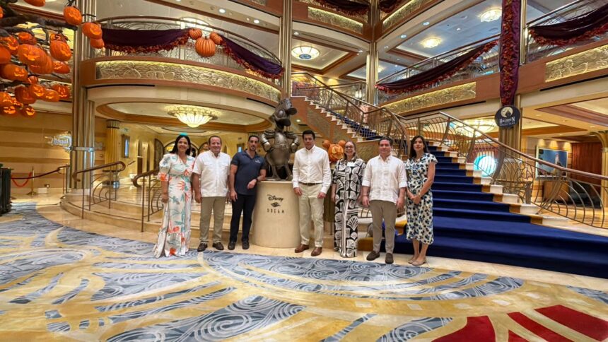 El crucero Disney Dream toca por primera vez puerto dominicana, al llegar Puerto Plata.