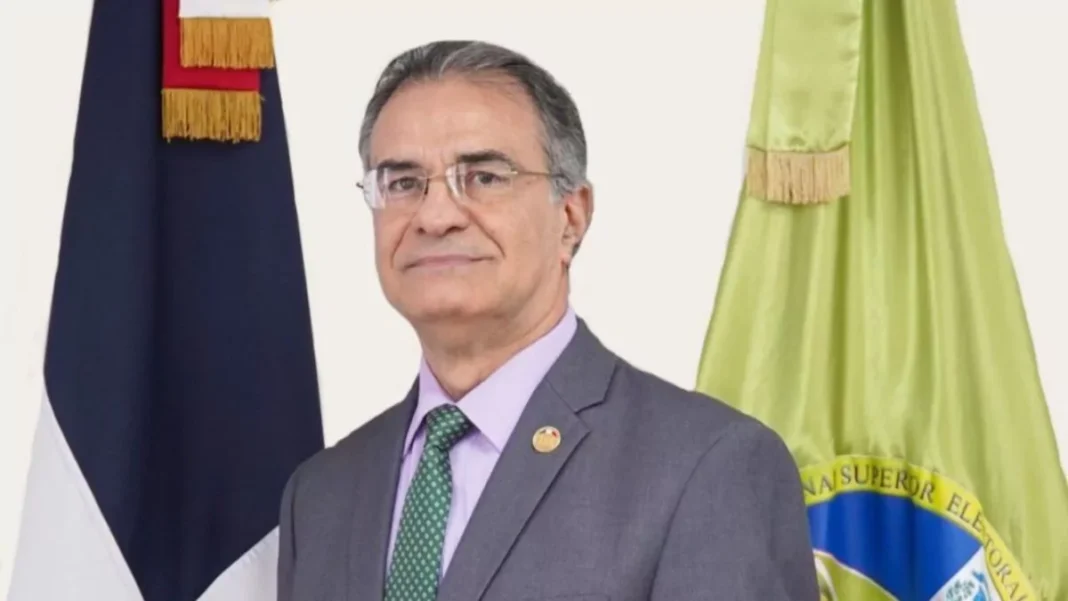 Ingresan en la Clínica Abreu al presidente del Tribunal Superior Electoral para ser intervenido quirúrgicamente