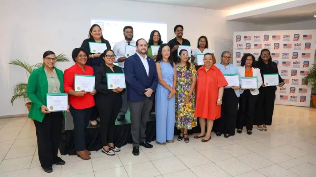 Embajada de EE. UU., ICDA e Ideice presentan avances en la enseñanza del inglés en el país